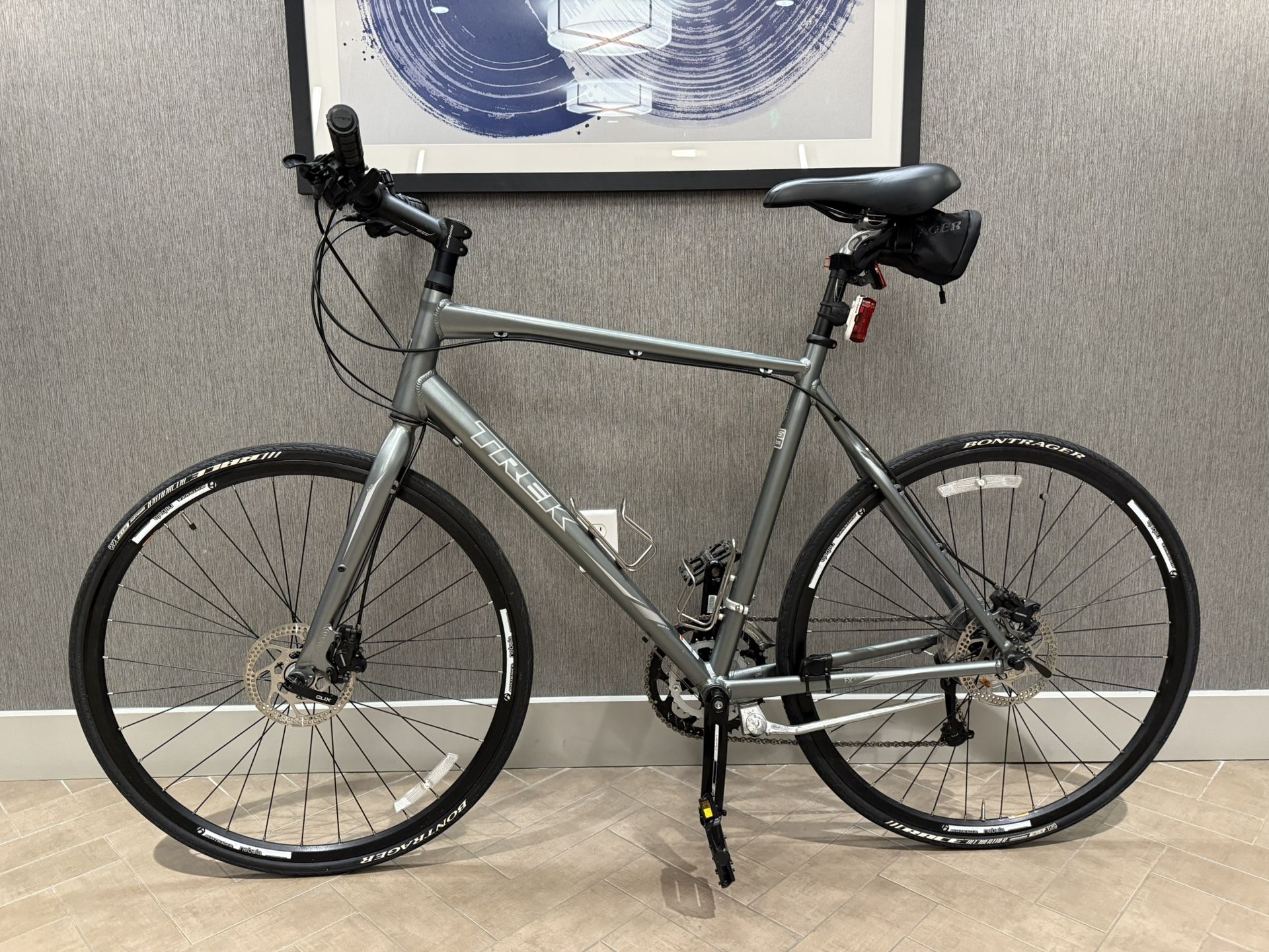 Beautiful Bicycle Trek Hybrid/ Gravel Bike 