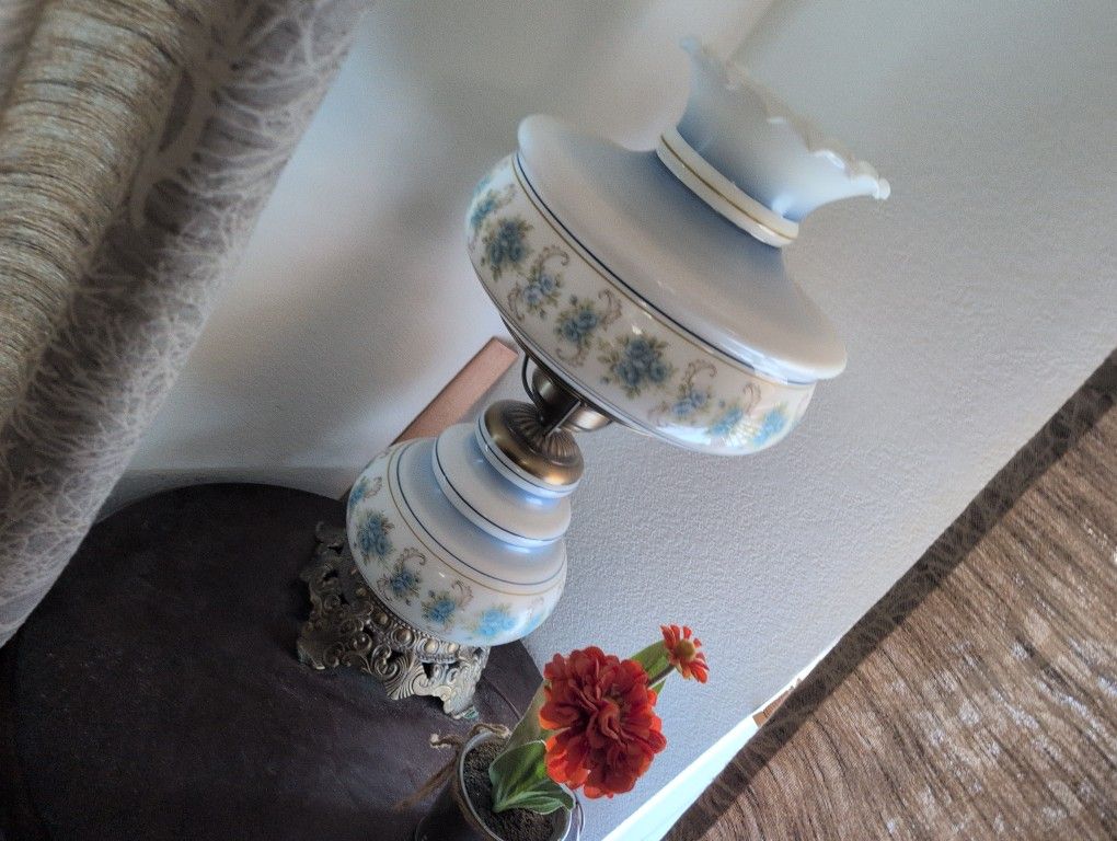 Beautiful Hand Painted Flower Lamp. 