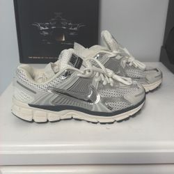 Women’s Nike Vomero 5 