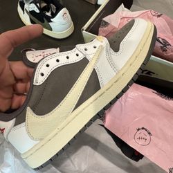 Travis Scott Jordan 1 