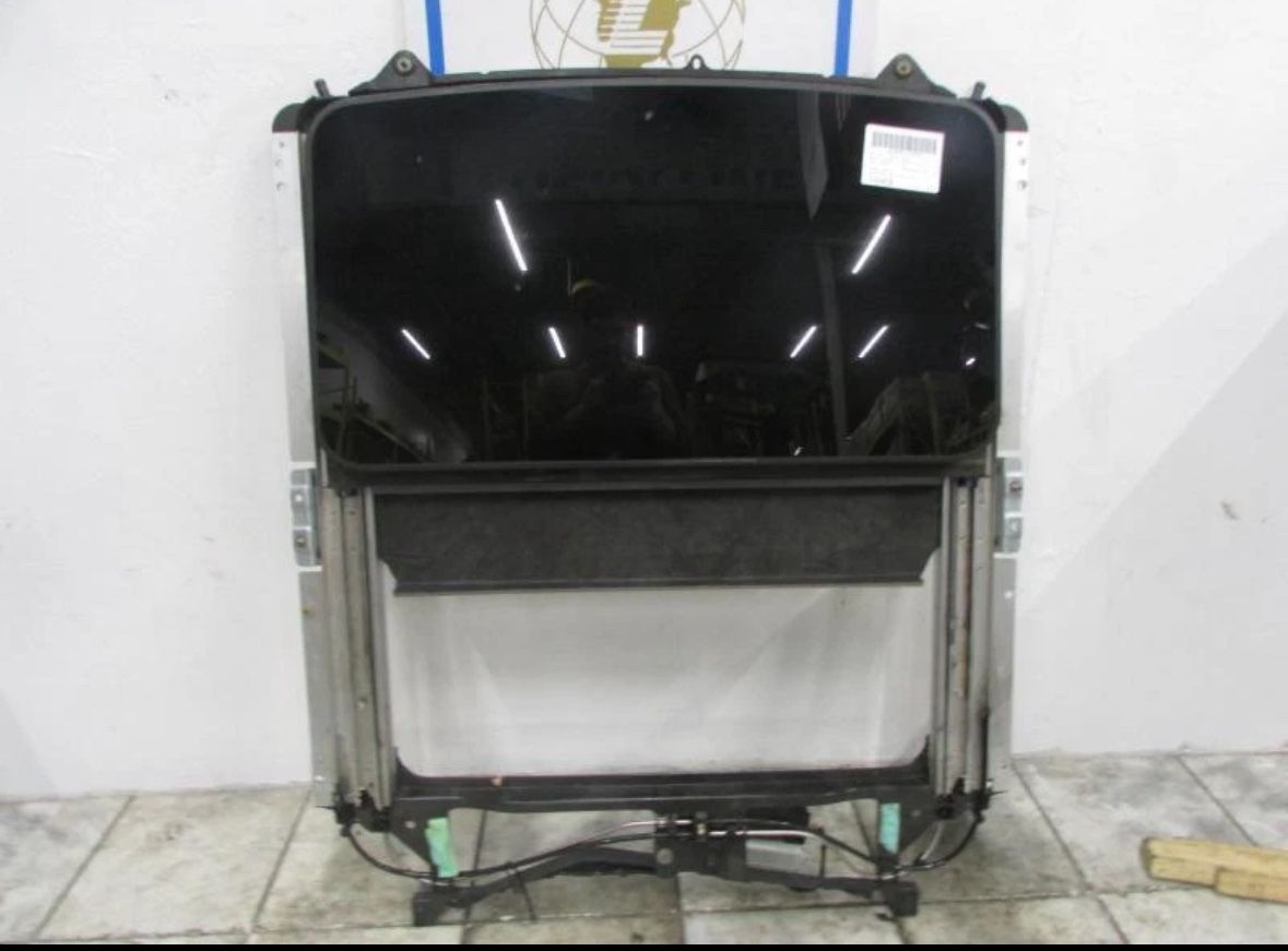 Chrysler 300 Full Sunroof Assembly – OEM Glass & Tracks Included”
