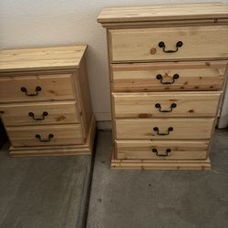 Beautiful, Like New Set of Chest of Drawers and 2 Bedside Tables **Read description please