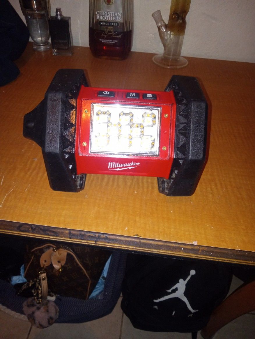 Milwaukee M18 Lamp