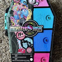 Monster High Skulltimate Secrets Lagoona Blue Doll NEW!