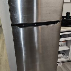 Frigidaire REFRIGERATOR