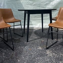 🪑 Modern Dining Set – Table + 4 Chairs (Excellent Condition)