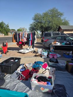 yard sale!! hoy viernes 16 y mañana 17 sabado,453 N Hunt Mesa barato😉