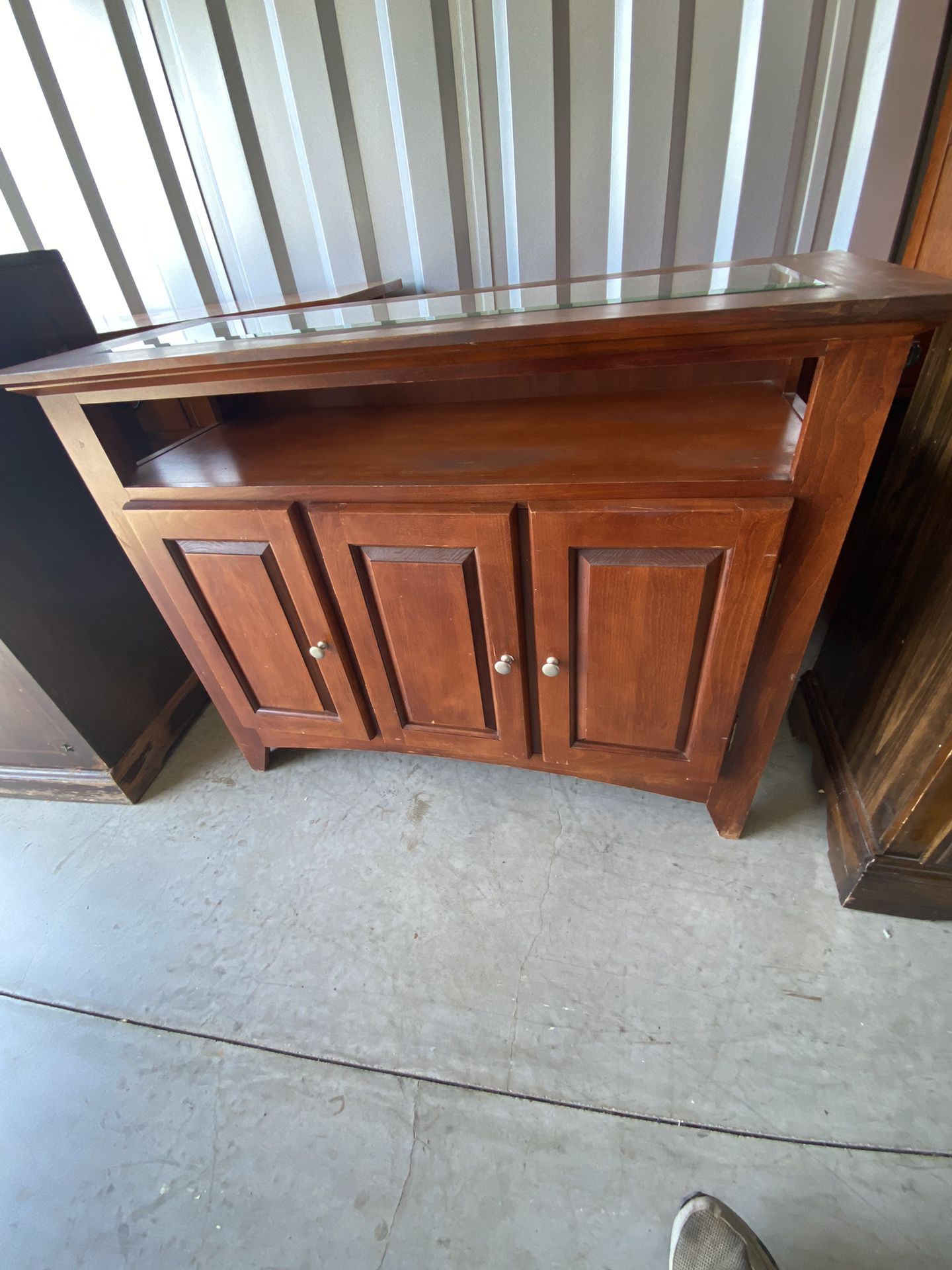 Server With Glass Top And Shelf. 3 Doors With 2 Cabinets And Felt Drawer