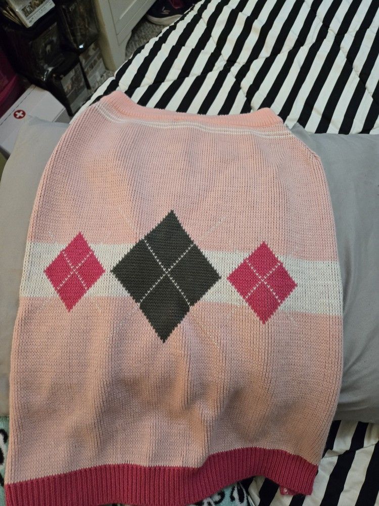 Dog Sweater. Size XXL. Argyle Pattern.