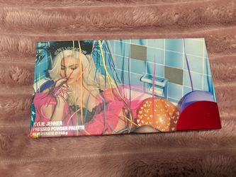 Kylie Jenner Secret Location Pressed Powder Palette