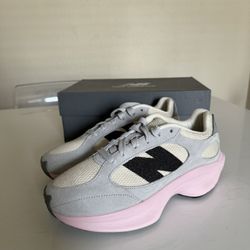 New Women’s Sneakers Size 9.5 – Grey/Beige with Pink Platform Sole