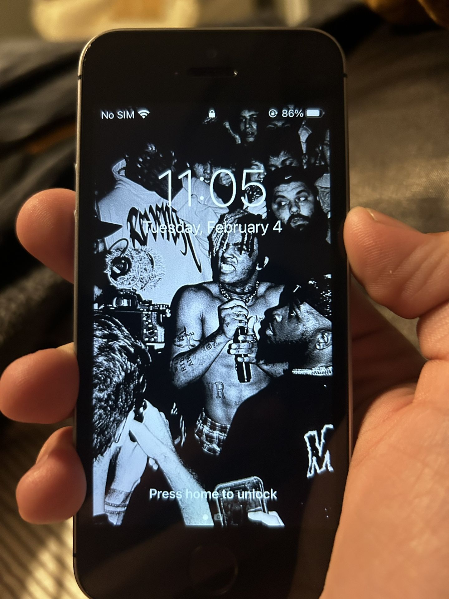 iPhone SE With TikTok