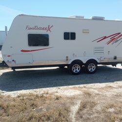 2007' 21'ft Shadow Cruiser Fun Finder X Travel Trailer 