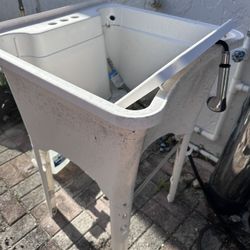 Wash Sink With Faucet 