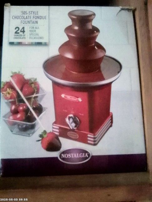 Chocolate Fondue Fountain 🍫🫕
