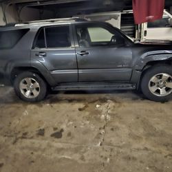 2005 TOYOYA 4 RUNNER
