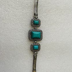 Turquoise colored bracelet square 8 Inch