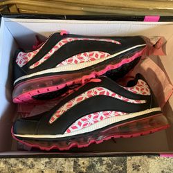 Women’s Black & Pink Sneakers  Size 7 Brand New 