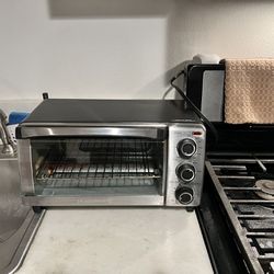 Black & Decker 4-Slice Toaster Oven fits 9" Pizza