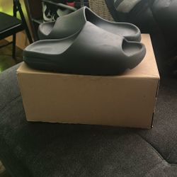 Black Onyx Yeezy Slides Size 8 Men NO TRADES