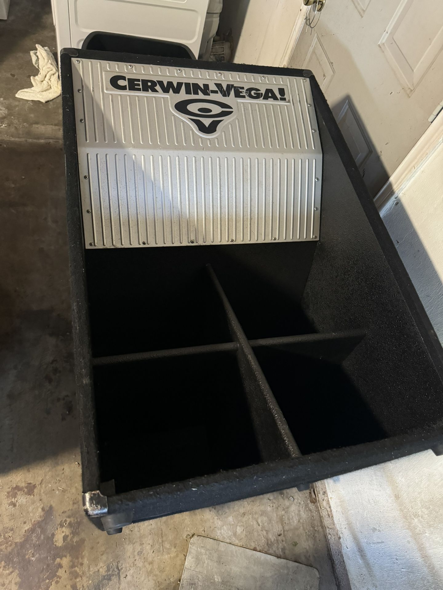 Cerwin-Vega Earthquake 18" Passive Tower Power Subwoofer