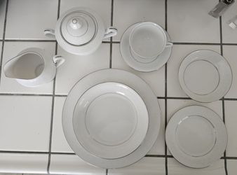 Fashion Manor  Lady Elegant Fine China 8 Place Settings. Made In  japan