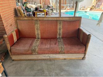 Sofa Egipt.  Great.  Is Available now