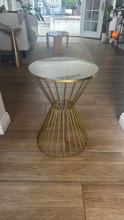 Side accent table
