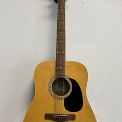 Rogue Acoustic Guitar