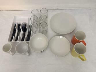 🚨 MOVING SALE! Plates, Full Cutlery Set (Dinner & Small) - Kitchen Starter Box