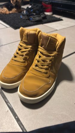 Nike Mid-Top Sneakers Wheat Gold