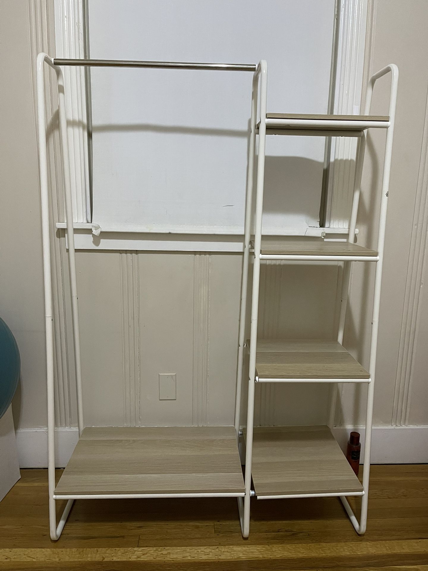 Staging Closet Hanger With Shelve 