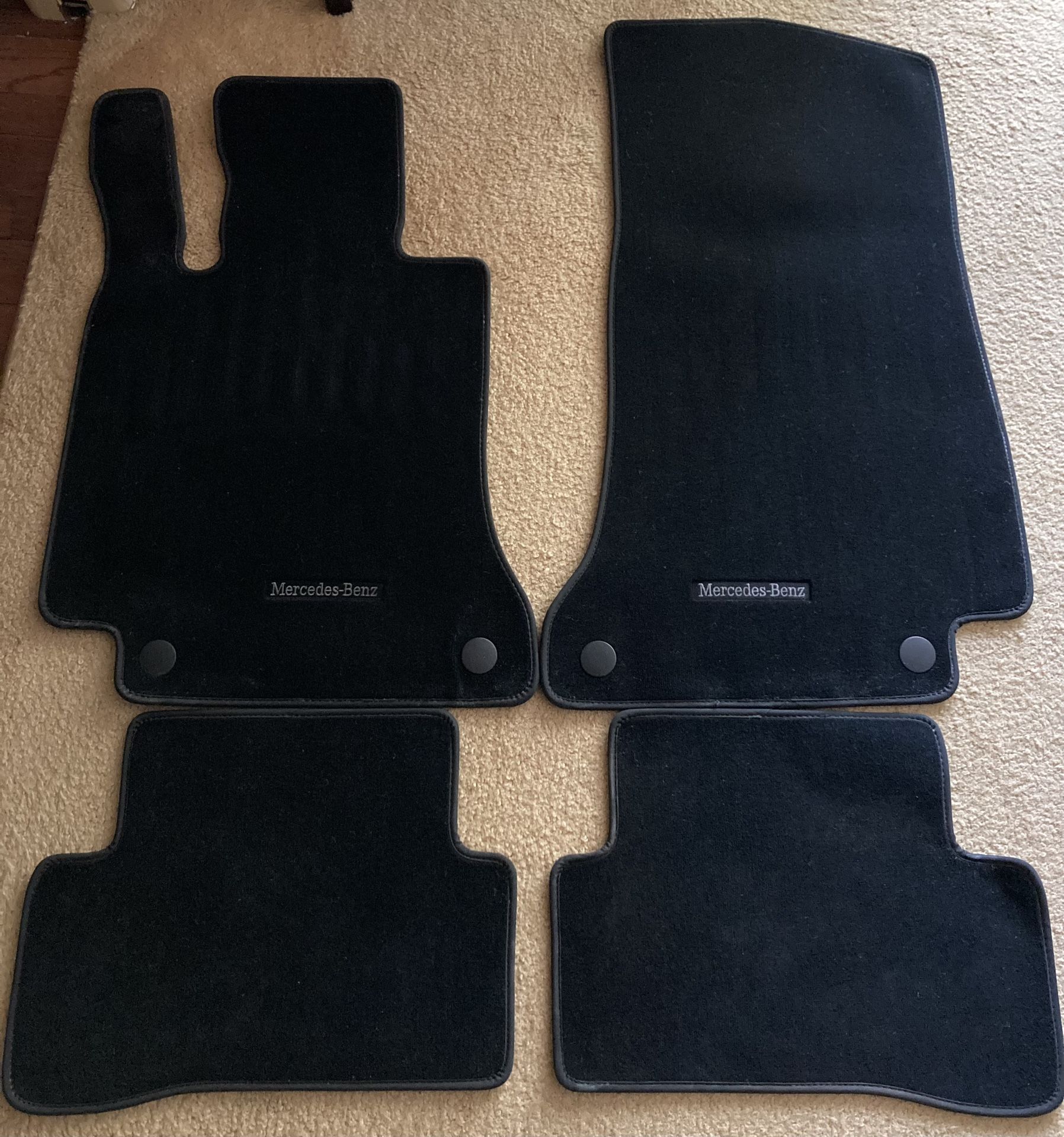 **FOR SALE LIKE NEW Mercedes-Benz OEM Black Velour Carpet Floor Mats