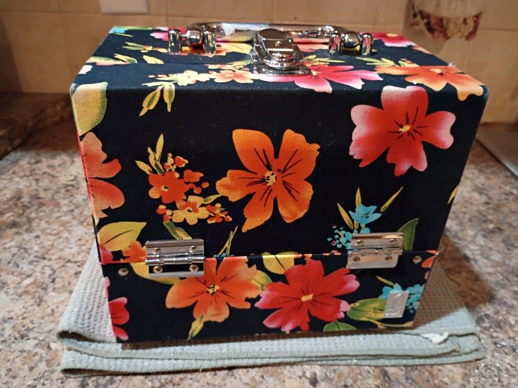 Caboodles Train Case-NEW