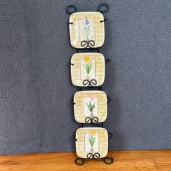 Set of 4 botanical floral decorative plates with dark green metal display/storage rack