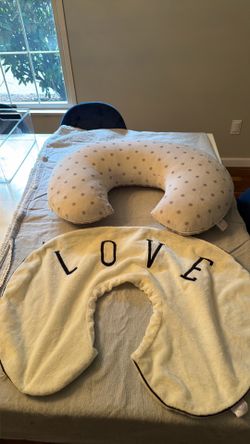 Bobby Nursing Pillow