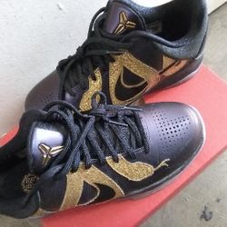 These are Nike Kobe 5 Protro "Year of the Mamba" sneakers in the "Eggplant" colorway. 6.5 youth or women's 8 1/2