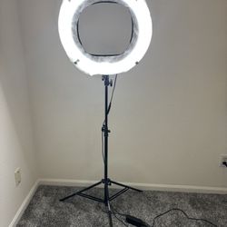 18in Ring Light Dimmable With Diffusion