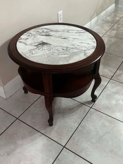 Vintage Circular Lane Marble Top Table 27.5” in diameter 22”H
