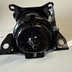 Chevy Silverado Passenger Motor Mount
