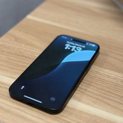 iPhone 16 256GB (Unlocked) – Excellent Condition + Case
