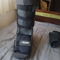 Extra large extra tall violet bracing walking boot in like new condition