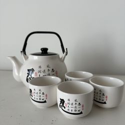 Chinese Ceramic TEAPOT WITH 4 TEACUPS SET Made in Taiwan