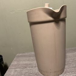 Vintage Tupperware Beige 2 Quart Pitcher + Lid