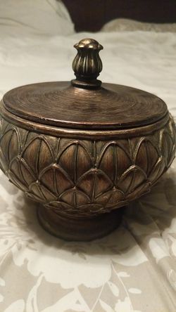Decorative bowl with lid
