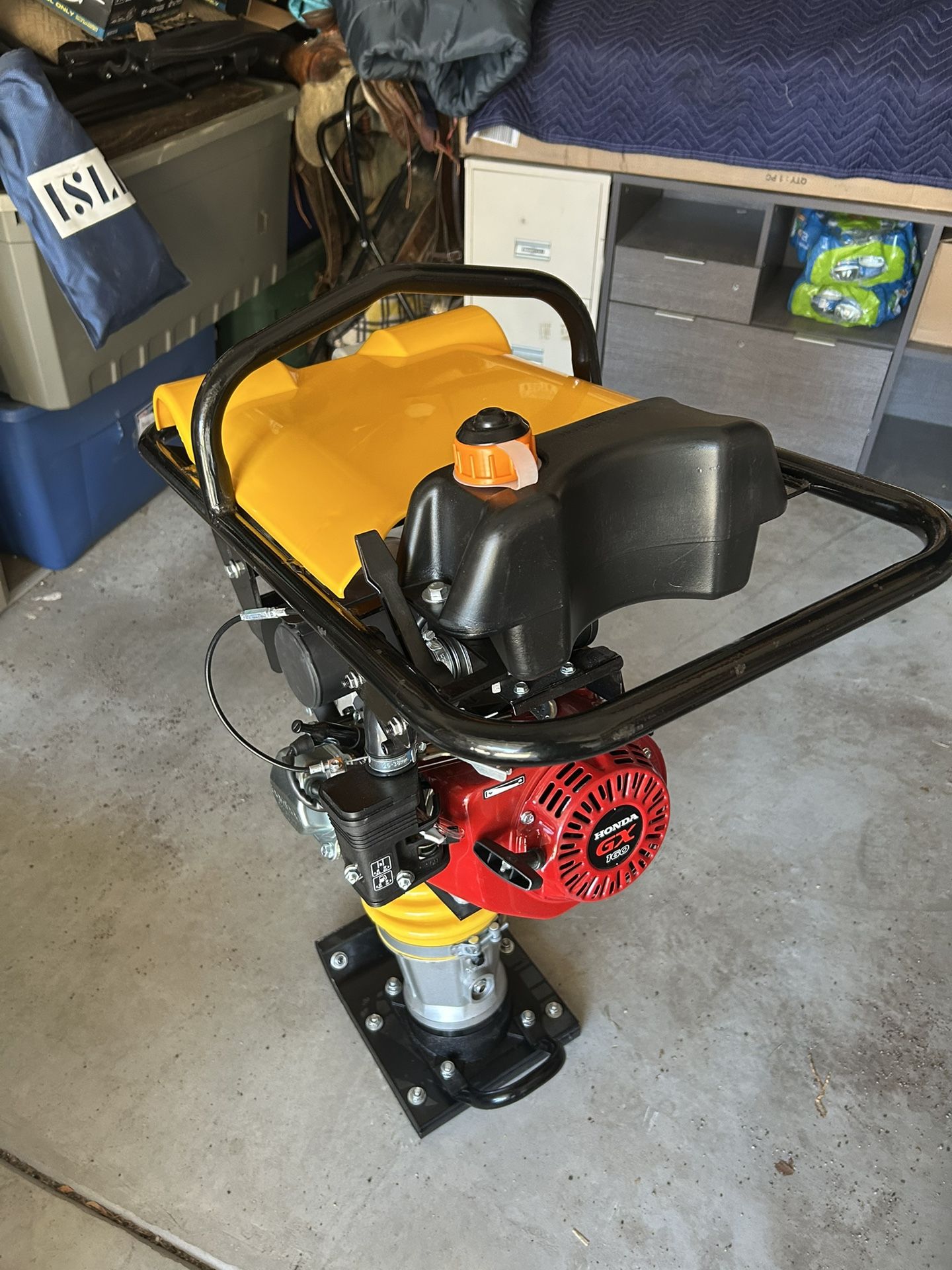 Jumping jack compactor
