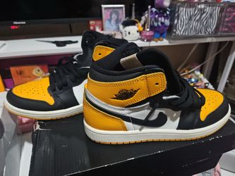 Air Jordan 1 retro high OG yellow toe