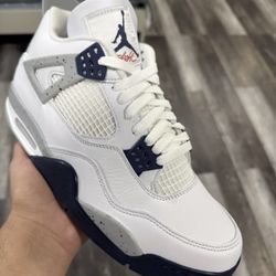 Jordan 4 Midnight Navy size 9.5 