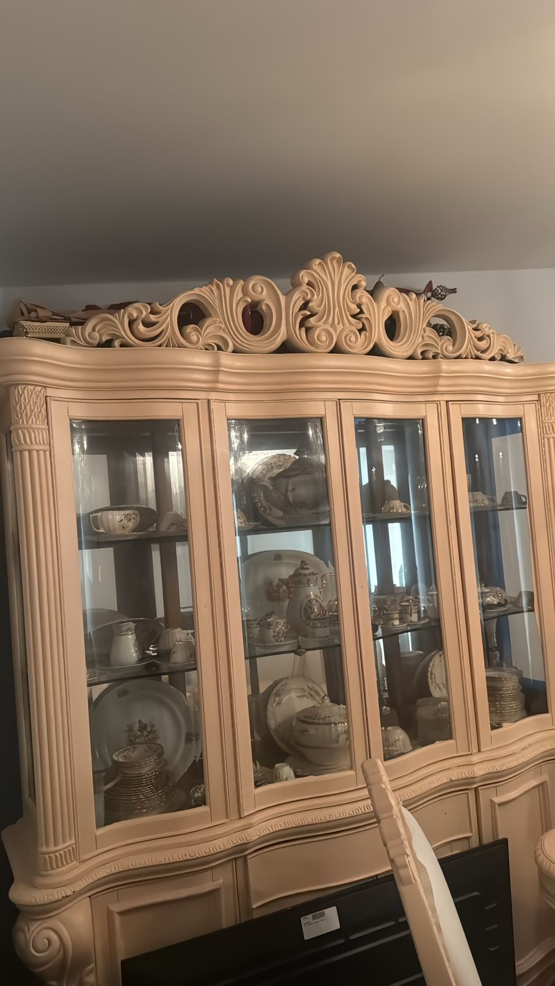 Elegant French-Style China Cabinet – Ornate Wood & Glass Display