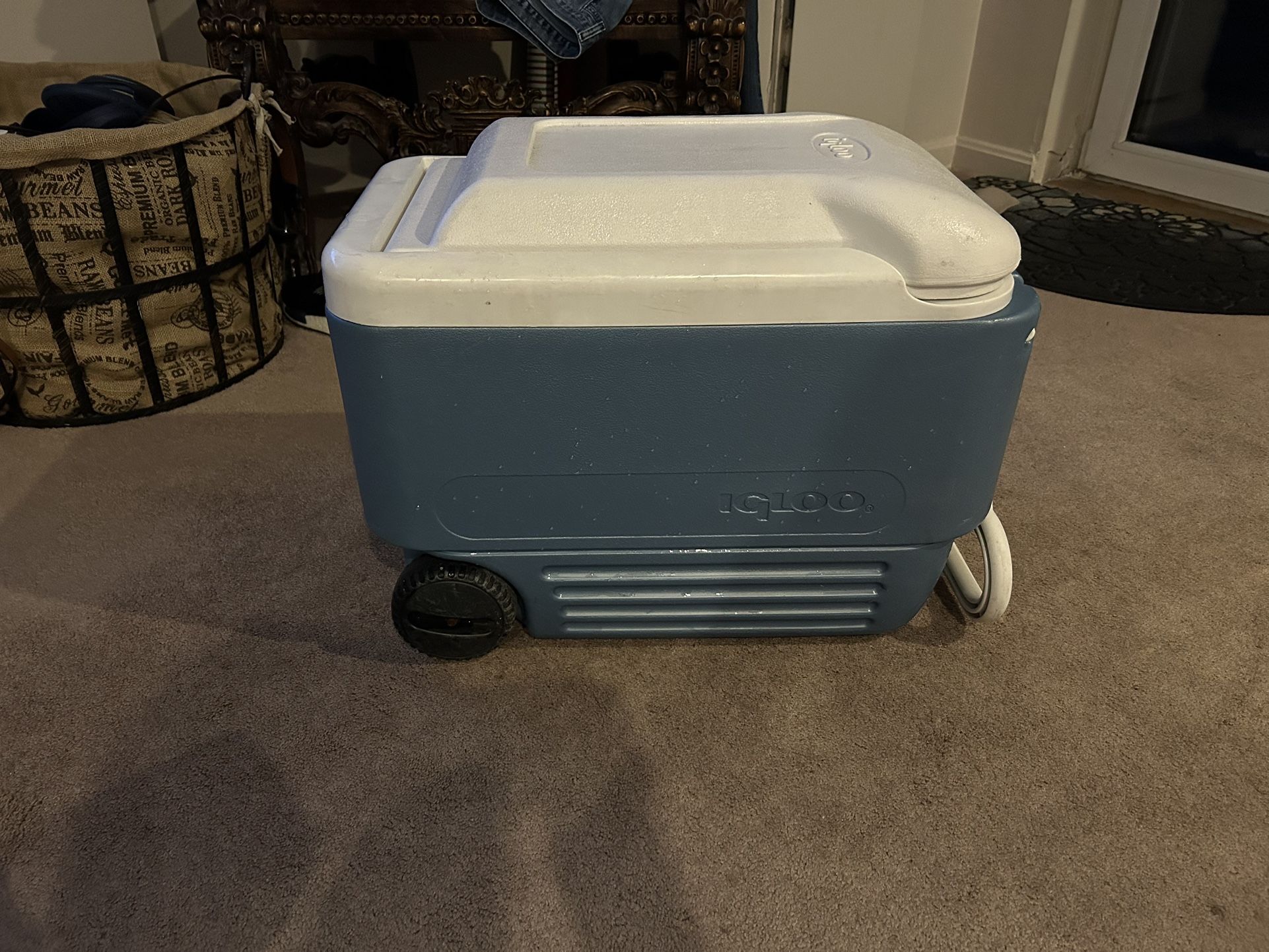 Igloo Cooler With Wheels